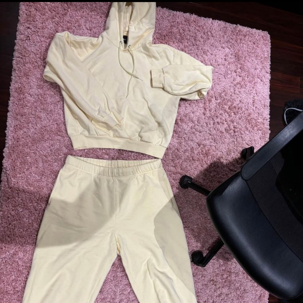 TNA Cozy af matching sweater & trackpants